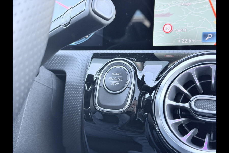 Mercedes-Benz A-Klasse A250e AMG Night Pano HUD Burmester 360 19'' Trekh Leder/alca