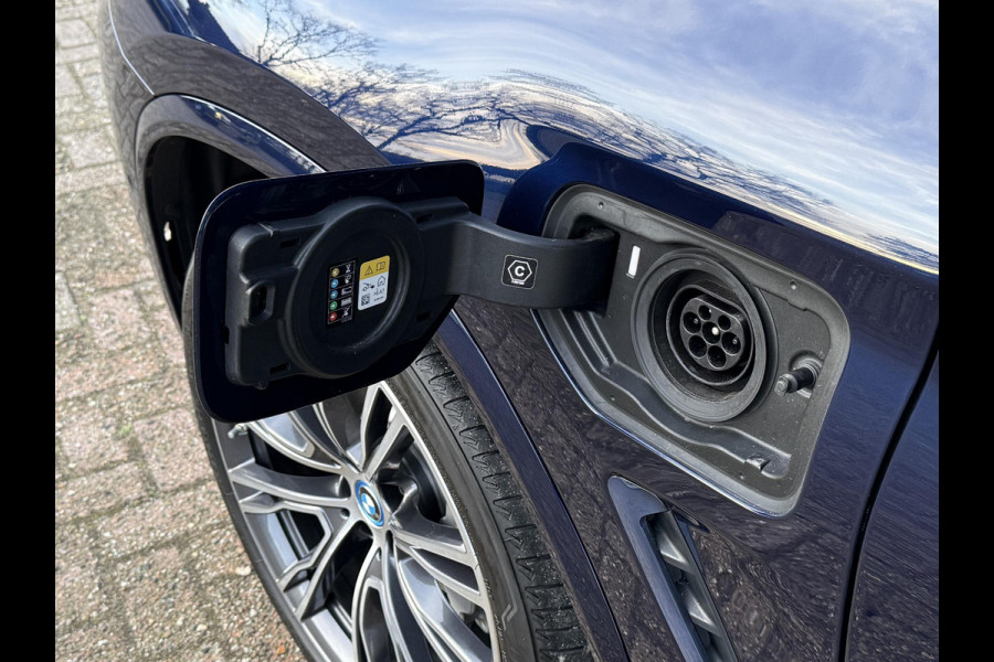 BMW X3 xDrive30e M SPORT | PANORAMA | TREKHAAK | HEAD UP | 21" LM VELGEN | SIDE ASSIST |