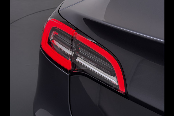 Tesla Model 3 RWD SR plus 325PK SOH 93% LFP Accu Lmv 18" AutoPilot Leder Panoramadak Adaptive-Cruise Camera's Elektr.-Stuur+Stoelen+Spiegels+G Navi LED DAB Voorverwarmen interieur via App Keyless One-Pedal-Drive 1e Eigenaar Origineel Nederlandse Auto Fabrieksgarantie op Accu en Motor tot 11-12-2028/160.000km