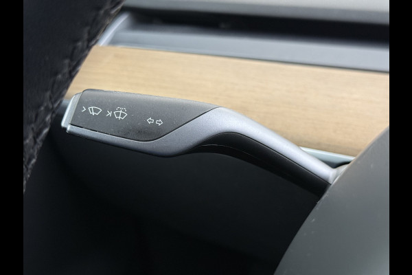 Tesla Model 3 RWD SR plus 325PK SOH 93% LFP Accu Lmv 18" AutoPilot Leder Panoramadak Adaptive-Cruise Camera's Elektr.-Stuur+Stoelen+Spiegels+G Navi LED DAB Voorverwarmen interieur via App Keyless One-Pedal-Drive 1e Eigenaar Origineel Nederlandse Auto Fabrieksgarantie op Accu en Motor tot 11-12-2028/160.000km
