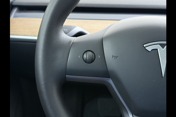 Tesla Model 3 RWD SR plus 325PK SOH 93% LFP Accu Lmv 18" AutoPilot Leder Panoramadak Adaptive-Cruise Camera's Elektr.-Stuur+Stoelen+Spiegels+G Navi LED DAB Voorverwarmen interieur via App Keyless One-Pedal-Drive 1e Eigenaar Origineel Nederlandse Auto Fabrieksgarantie op Accu en Motor tot 11-12-2028/160.000km