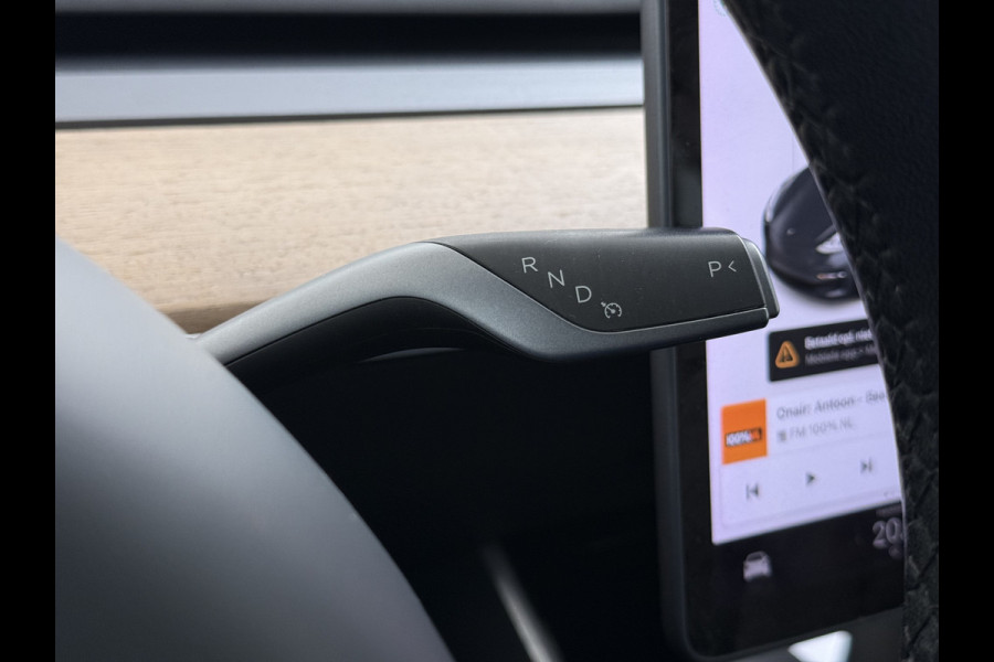 Tesla Model 3 RWD SR plus 325PK SOH 93% LFP Accu Lmv 18" AutoPilot Leder Panoramadak Adaptive-Cruise Camera's Elektr.-Stuur+Stoelen+Spiegels+G Navi LED DAB Voorverwarmen interieur via App Keyless One-Pedal-Drive 1e Eigenaar Origineel Nederlandse Auto Fabrieksgarantie op Accu en Motor tot 11-12-2028/160.000km