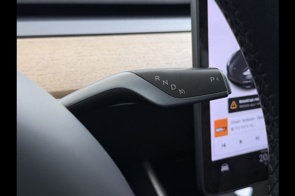 Tesla Model 3 RWD SR plus 325PK SOH 93% LFP Accu Lmv 18" AutoPilot Leder Panoramadak Adaptive-Cruise Camera's Elektr.-Stuur+Stoelen+Spiegels+G Navi LED DAB Voorverwarmen interieur via App Keyless One-Pedal-Drive 1e Eigenaar Origineel Nederlandse Auto Fabrieksgarantie op Accu en Motor tot 11-12-2028/160.000km