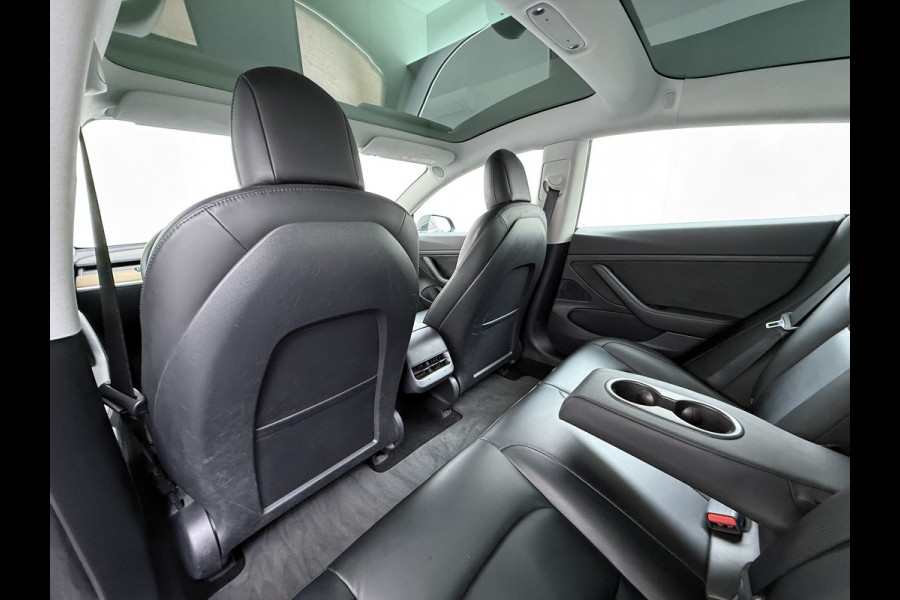 Tesla Model 3 RWD SR plus 325PK SOH 93% LFP Accu Lmv 18" AutoPilot Leder Panoramadak Adaptive-Cruise Camera's Elektr.-Stuur+Stoelen+Spiegels+G Navi LED DAB Voorverwarmen interieur via App Keyless One-Pedal-Drive 1e Eigenaar Origineel Nederlandse Auto Fabrieksgarantie op Accu en Motor tot 11-12-2028/160.000km