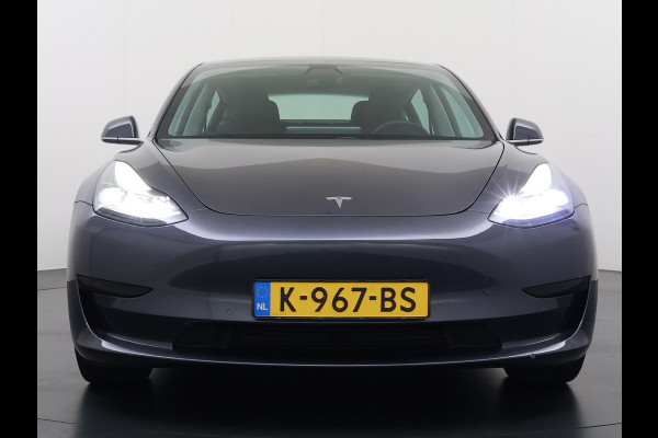 Tesla Model 3 RWD SR plus 325PK SOH 93% LFP Accu Lmv 18" AutoPilot Leder Panoramadak Adaptive-Cruise Camera's Elektr.-Stuur+Stoelen+Spiegels+G Navi LED DAB Voorverwarmen interieur via App Keyless One-Pedal-Drive 1e Eigenaar Origineel Nederlandse Auto Fabrieksgarantie op Accu en Motor tot 11-12-2028/160.000km