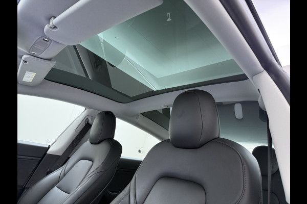 Tesla Model 3 RWD SR plus 325PK SOH 93% LFP Accu Lmv 18" AutoPilot Leder Panoramadak Adaptive-Cruise Camera's Elektr.-Stuur+Stoelen+Spiegels+G Navi LED DAB Voorverwarmen interieur via App Keyless One-Pedal-Drive 1e Eigenaar Origineel Nederlandse Auto Fabrieksgarantie op Accu en Motor tot 10-12-2028/160.000km