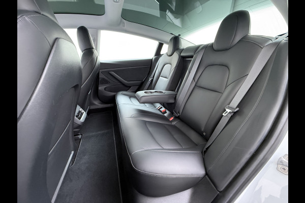 Tesla Model 3 RWD SR plus 325PK SOH 93% LFP Accu Lmv 18" AutoPilot Leder Panoramadak Adaptive-Cruise Camera's Elektr.-Stuur+Stoelen+Spiegels+G Navi LED DAB Voorverwarmen interieur via App Keyless One-Pedal-Drive 1e Eigenaar Origineel Nederlandse Auto Fabrieksgarantie op Accu en Motor tot 10-12-2028/160.000km