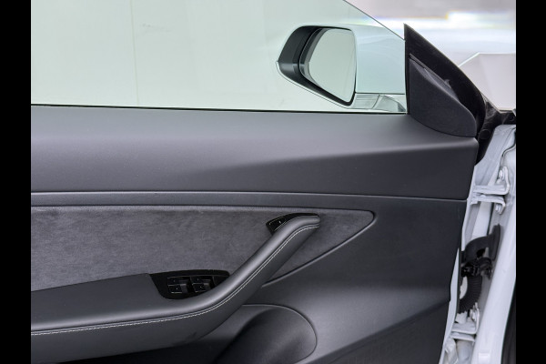 Tesla Model 3 RWD SR plus 325PK SOH 93% LFP Accu Lmv 18" AutoPilot Leder Panoramadak Adaptive-Cruise Camera's Elektr.-Stuur+Stoelen+Spiegels+G Navi LED DAB Voorverwarmen interieur via App Keyless One-Pedal-Drive 1e Eigenaar Origineel Nederlandse Auto Fabrieksgarantie op Accu en Motor tot 10-12-2028/160.000km