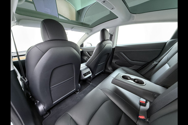 Tesla Model 3 RWD SR plus 325PK SOH 93% LFP Accu Lmv 18" AutoPilot Leder Panoramadak Adaptive-Cruise Camera's Elektr.-Stuur+Stoelen+Spiegels+G Navi LED DAB Voorverwarmen interieur via App Keyless One-Pedal-Drive 1e Eigenaar Origineel Nederlandse Auto Fabrieksgarantie op Accu en Motor tot 10-12-2028/160.000km