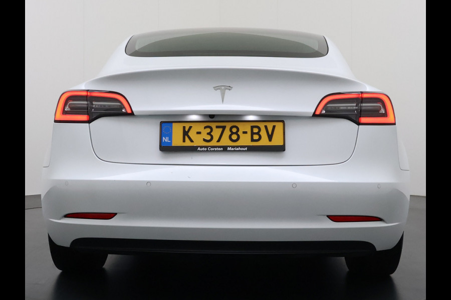Tesla Model 3 RWD SR plus 325PK SOH 93% LFP Accu Lmv 18" AutoPilot Leder Panoramadak Adaptive-Cruise Camera's Elektr.-Stuur+Stoelen+Spiegels+G Navi LED DAB Voorverwarmen interieur via App Keyless One-Pedal-Drive 1e Eigenaar Origineel Nederlandse Auto Fabrieksgarantie op Accu en Motor tot 10-12-2028/160.000km