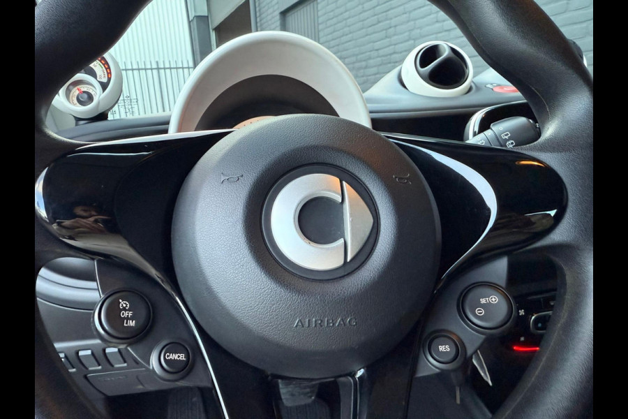 Smart Fortwo EQ Comfort 18 kWh NAVI | PDC | AUTOMAAT | AIRCO | NWE APK