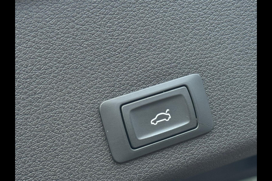 Audi e-tron E-tron quattro Launch edition Black 2x S - LINE, panoramadak, 1/2 lederen sportinterieur, vele opties, NL auto