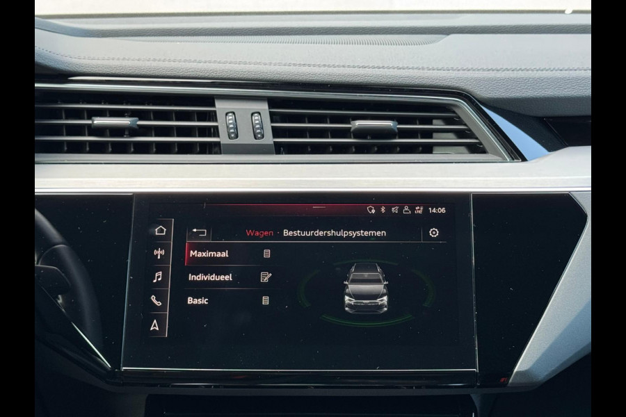 Audi e-tron E-tron quattro Launch edition Black 2x S - LINE, panoramadak, 1/2 lederen sportinterieur, vele opties, NL auto