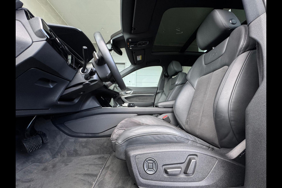 Audi e-tron E-tron quattro Launch edition Black 2x S - LINE, panoramadak, 1/2 lederen sportinterieur, vele opties, NL auto