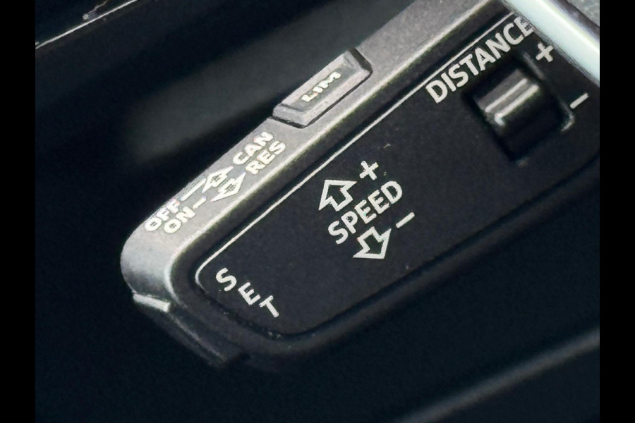 Audi e-tron E-tron quattro Launch edition Black 2x S - LINE, panoramadak, 1/2 lederen sportinterieur, vele opties, NL auto