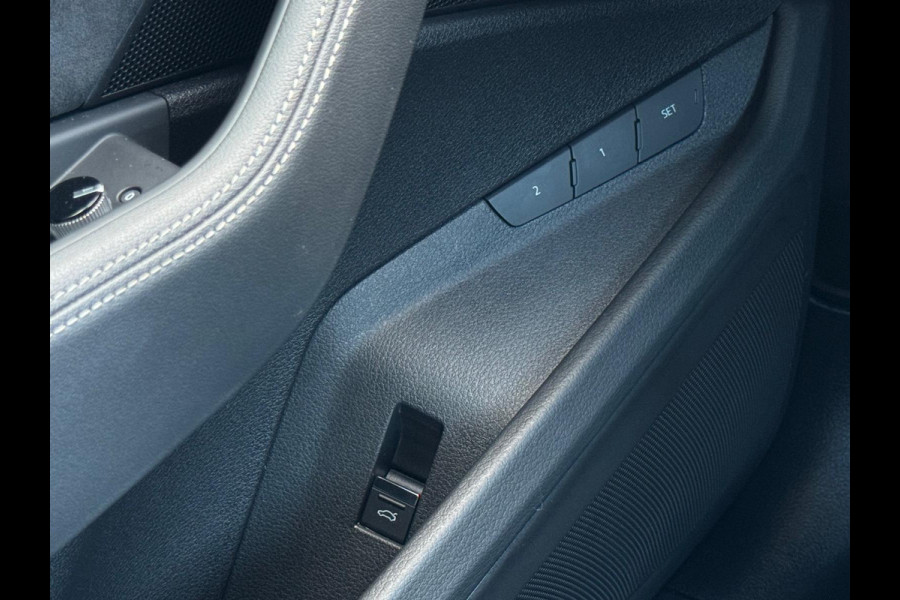 Audi e-tron E-tron quattro Launch edition Black 2x S - LINE, panoramadak, 1/2 lederen sportinterieur, vele opties, NL auto