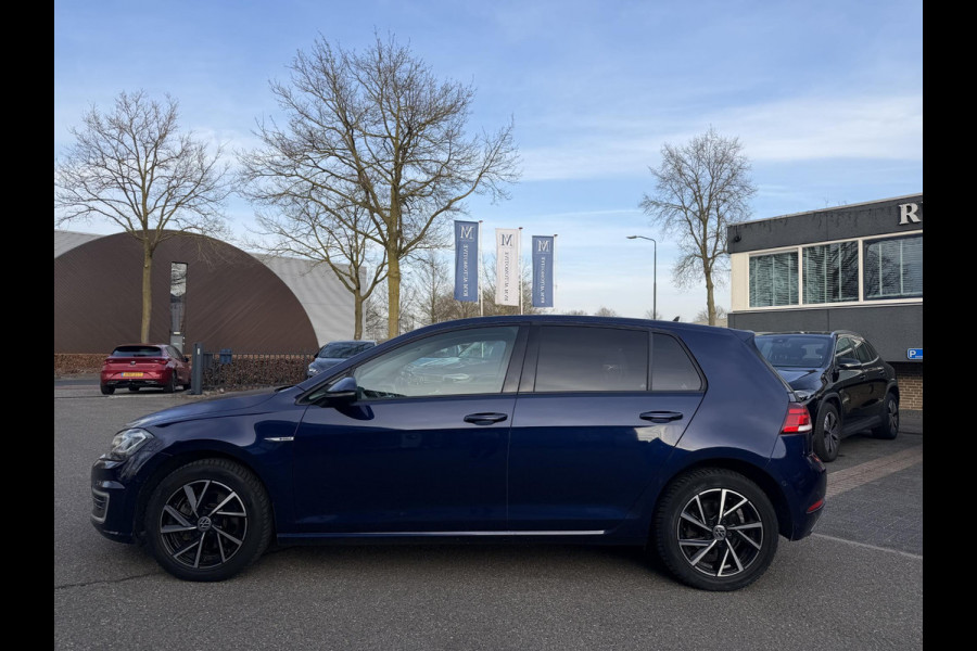 Volkswagen e-Golf e-Golf SOH 90% | WARMTEPOMP | CAMERA | VIRTUAL DASH | DODE HOEK | CARPLAY | STOELVERWARMING | ALL SEASON BANDEN | KEYLESS START & GO | RIJKLAAR INCL. 12 MND BOVAG GARANTIE