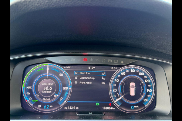 Volkswagen e-Golf e-Golf SOH 90% | WARMTEPOMP | CAMERA | VIRTUAL DASH | DODE HOEK | CARPLAY | STOELVERWARMING | ALL SEASON BANDEN | KEYLESS START & GO | RIJKLAAR INCL. 12 MND BOVAG GARANTIE