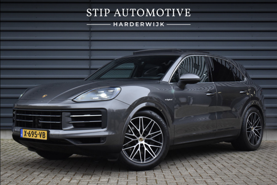 Porsche Cayenne 3.0 E-Hybrid 470pk Sport Chrono | Pano | Matrix | ACC | 21'' Wielen | Bose | Trekhaak | Orig. NL |