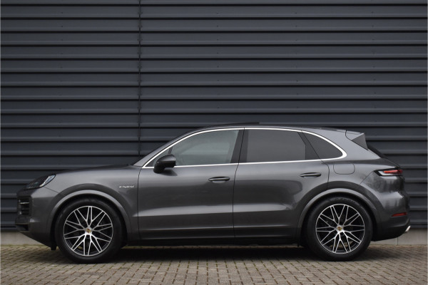 Porsche Cayenne 3.0 E-Hybrid 470pk Sport Chrono | Pano | Matrix | ACC | 21'' Wielen | Bose | Trekhaak | Orig. NL |