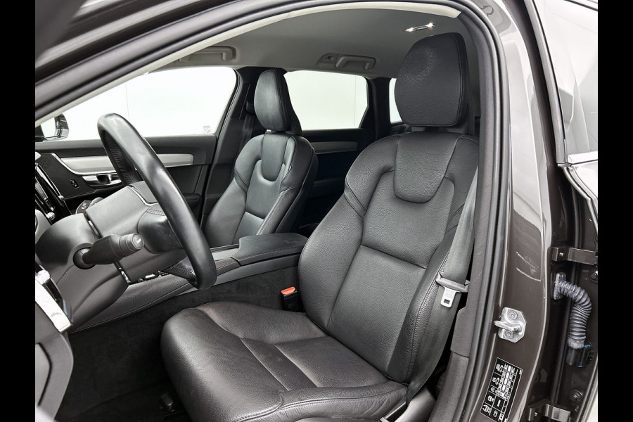 Volvo V90 2.0 B4 198PK Pro Edition automaat / Airco-ecc / Navi / Leder / Adap-cruise / Lmv / Xenon / Car-play / Apk 04-2027