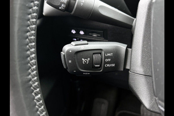 DS DS 3 Crossback E-Tense Executive 444KM Wltp / Cruise ctr. / Lm velg. / Airco-ecc / Navigatie / DAB / Privacy Glass / Achteruitrijcamera met 180° Vision + parkeersensoren vóór en achter / Apk 05-2027