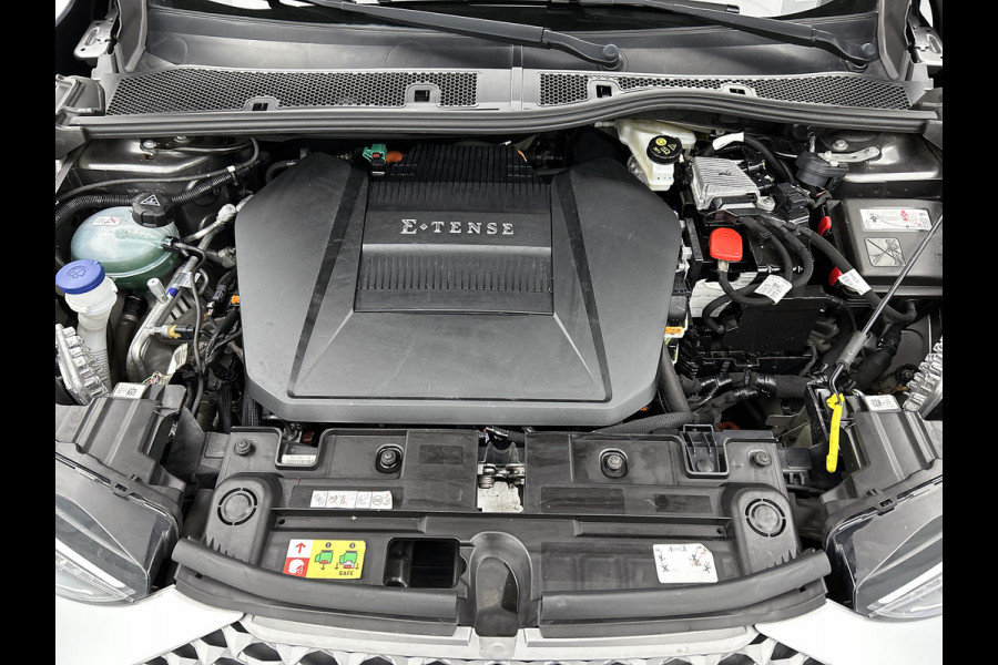 DS DS 3 Crossback E-Tense Executive 444KM Wltp / Cruise ctr. / Lm velg. / Airco-ecc / Navigatie / DAB / Privacy Glass / Achteruitrijcamera met 180° Vision + parkeersensoren vóór en achter / Apk 05-2027