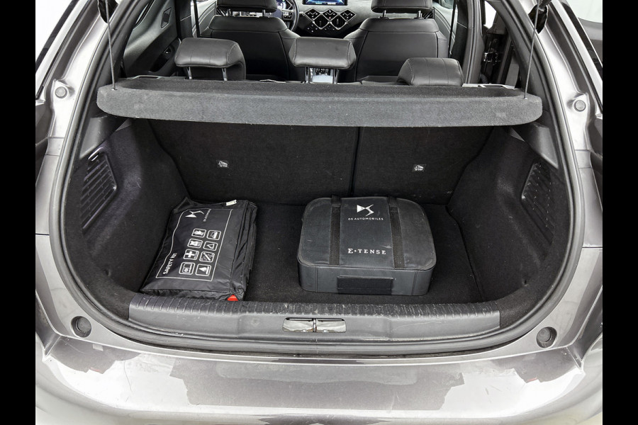 DS DS 3 Crossback E-Tense Executive 444KM Wltp / Cruise ctr. / Lm velg. / Airco-ecc / Navigatie / DAB / Privacy Glass / Achteruitrijcamera met 180° Vision + parkeersensoren vóór en achter / Apk 05-2027