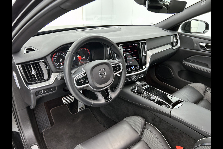 Volvo V60 2.0 T8 Hybride SOH 94% AWD R-Design / Panoramadak / Leder / Navigatie / Adap. Cruise / Pdc.V+A / Stuur- Stoelverwarming / Apk 01-2028
