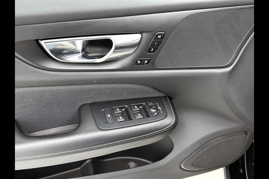 Volvo V60 2.0 T8 Hybride SOH 94% AWD R-Design / Panoramadak / Leder / Navigatie / Adap. Cruise / Pdc.V+A / Stuur- Stoelverwarming / Apk 01-2028