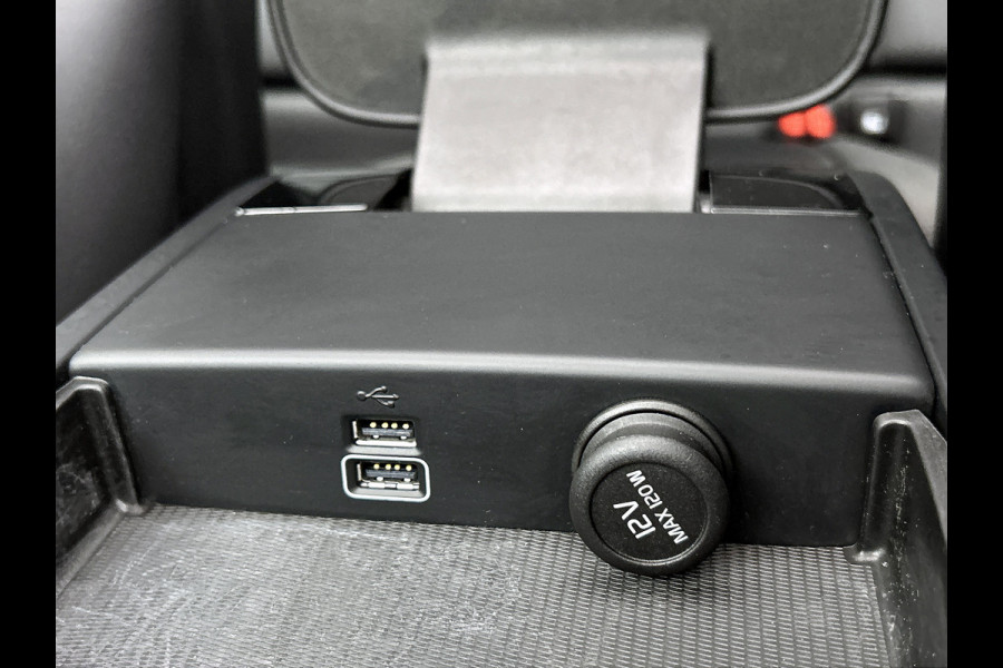 Volvo V60 2.0 T8 Hybride SOH 94% AWD R-Design / Panoramadak / Leder / Navigatie / Adap. Cruise / Pdc.V+A / Stuur- Stoelverwarming / Apk 01-2028