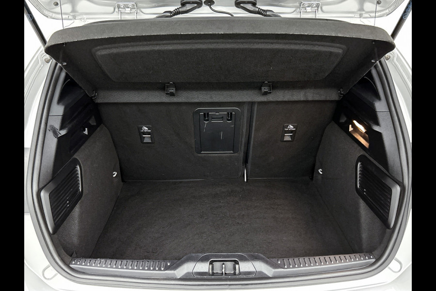 Ford Focus 1.5 Automaat 150PK Active X 5Drs. / Panorama dak / B&O Audio / Pdc.+Camera / Navigatie / Airco-ecc. / Apk 01-2027
