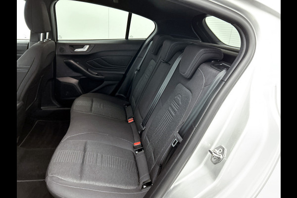 Ford Focus 1.5 Automaat 150PK Active X 5Drs. / Panorama dak / B&O Audio / Pdc.+Camera / Navigatie / Airco-ecc. / Apk 01-2027