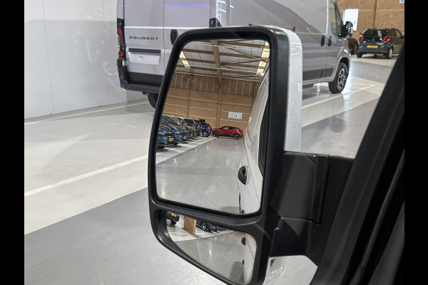 Ford Transit Custom 340 2.0 TDCI Trend Automaat Euro6 H2 3Pers. / Navigatie / Pdc./ Airco / Safety&Comfort pack / Driver assist / Stoelverwarming / Distributie vv.bij 36.126 KM / / Apk 11-2026