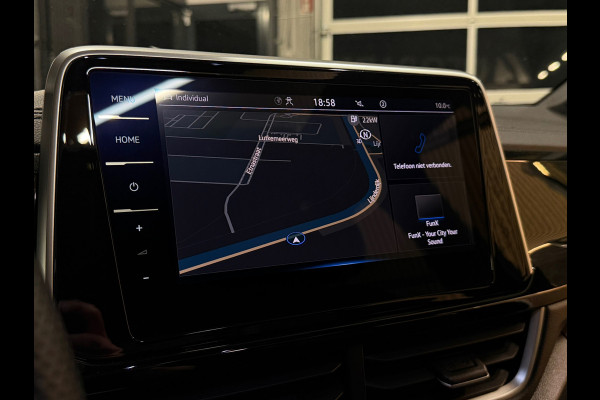 Volkswagen T-Roc 1.5 TSI R-Line Business+ |PANORAMADAK|BEATS BY DRE|MASSAGE|IQ LIGHTS|KEYLESS|DEALER ONDERHOUDEN|TREKHAAK|SFEERVER