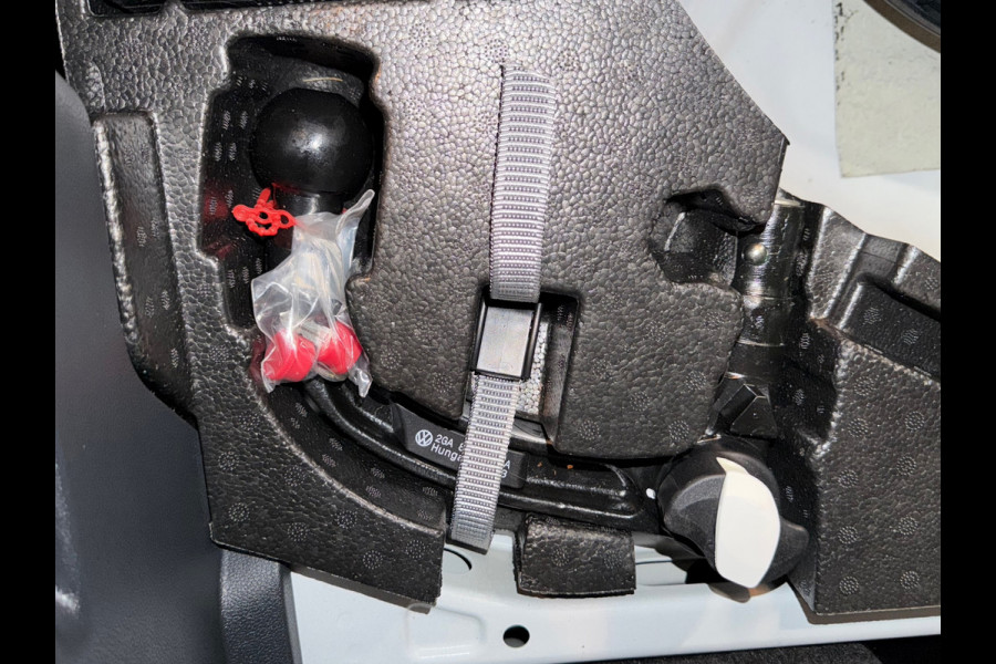 Volkswagen T-Roc 1.5 TSI R-Line Business+ |PANORAMADAK|BEATS BY DRE|MASSAGE|IQ LIGHTS|KEYLESS|DEALER ONDERHOUDEN|TREKHAAK|SFEERVER