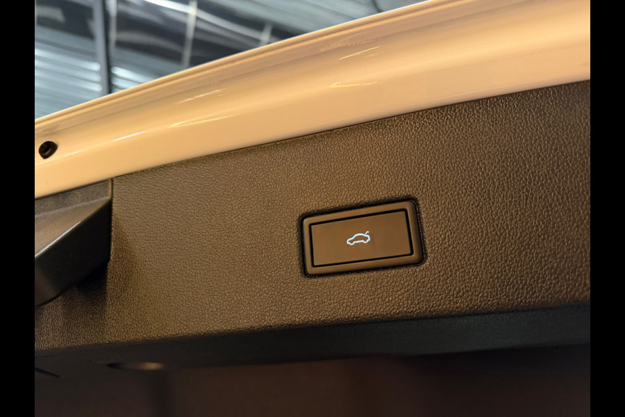 Volkswagen T-Roc 1.5 TSI R-Line Business+ |PANORAMADAK|BEATS BY DRE|MASSAGE|IQ LIGHTS|KEYLESS|DEALER ONDERHOUDEN|TREKHAAK|SFEERVER