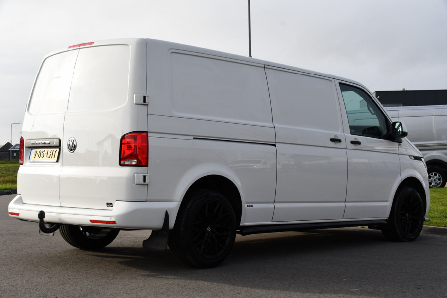 Volkswagen Transporter 2.0 TDI L2H1 30 Bulli Edition Cruise, Carplay, 150PK, Automaat, Sensoren, LED, PDC, 2 x Schuifdeur, Trekhaak, UNIEK!