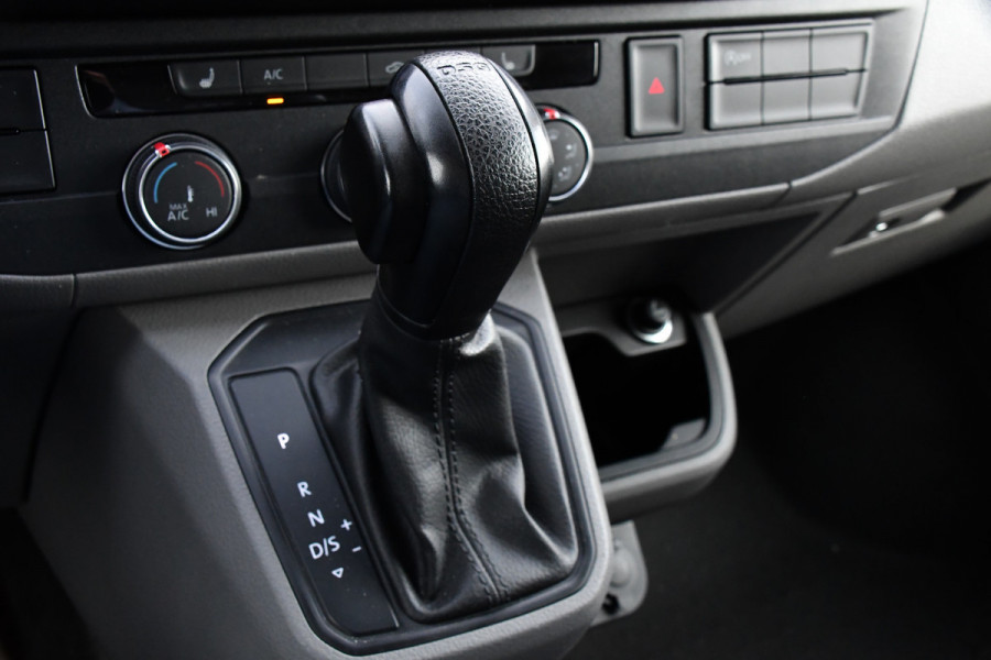 Volkswagen Transporter 2.0 TDI L2H1 30 Bulli Edition Cruise, Carplay, 150PK, Automaat, Sensoren, LED, PDC, 2 x Schuifdeur, Trekhaak, UNIEK!