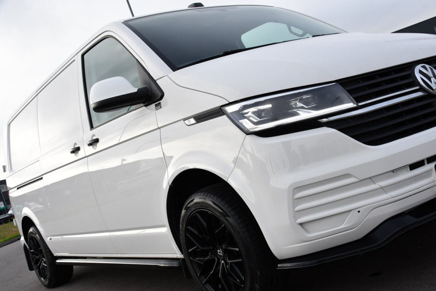 Volkswagen Transporter 2.0 TDI L2H1 30 Bulli Edition Cruise, Carplay, 150PK, Automaat, Sensoren, LED, PDC, 2 x Schuifdeur, Trekhaak, UNIEK!