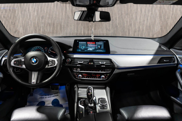 BMW 5 Serie 520i M Sport LED CAMRERA LEDER HARMAN KARDON FULL
