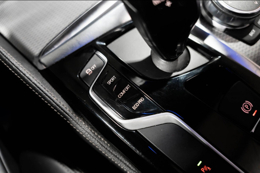 BMW 5 Serie 520i M Sport LED CAMRERA LEDER HARMAN KARDON FULL