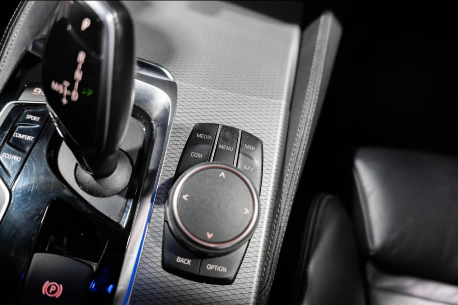 BMW 5 Serie 520i M Sport LED CAMRERA LEDER HARMAN KARDON FULL