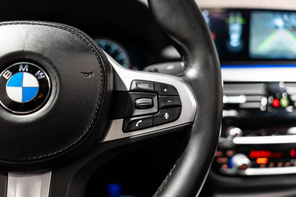 BMW 5 Serie 520i M Sport LED CAMRERA LEDER HARMAN KARDON FULL