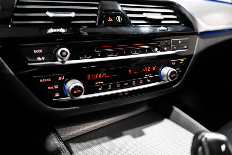 BMW 5 Serie 520i M Sport LED CAMRERA LEDER HARMAN KARDON FULL