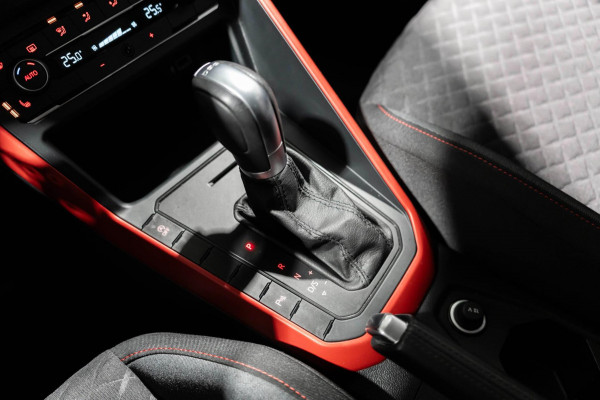 Volkswagen Polo 1.0 TSI Highline 2018 CLIMA PDC