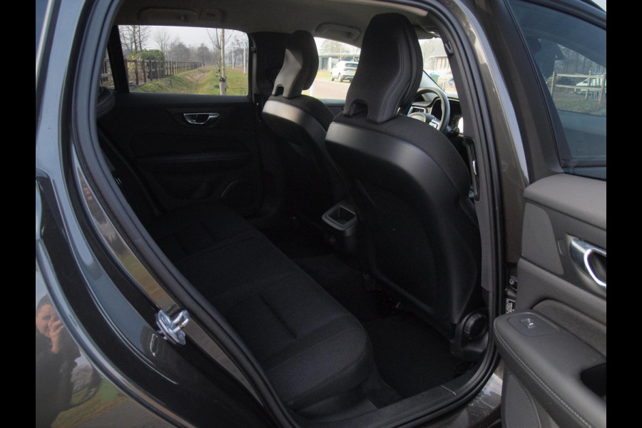 Volvo V60 2.0 B3 Momentum Advantage | Camera | Trekhaak | Apple Carplay | Cruise Control |