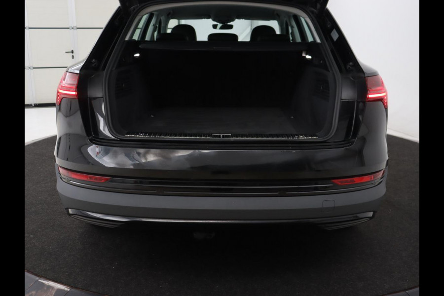 Audi e-tron 55 quattro edition 95kWh | SOH 92% | Leder | Carplay | Trekhaak | Virtual Cockpit | Navigatie | Luchtvering | Parkeerhulp | Audi Sound | Cruise control