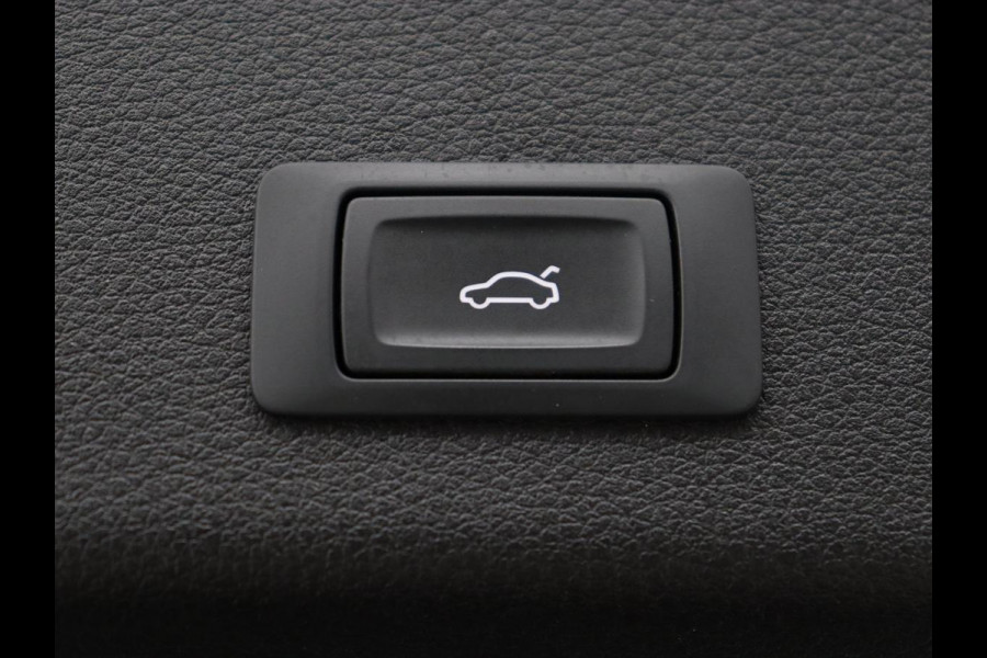 Audi e-tron 55 quattro edition 95kWh | SOH 92% | Leder | Carplay | Trekhaak | Virtual Cockpit | Navigatie | Luchtvering | Parkeerhulp | Audi Sound | Cruise control