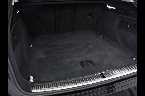 Audi e-tron 55 quattro edition 95kWh | SOH 92% | Leder | Carplay | Trekhaak | Virtual Cockpit | Navigatie | Luchtvering | Parkeerhulp | Audi Sound | Cruise control